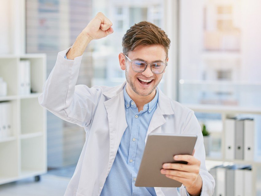 A Medical student successfully passed the MCCQE1 with Ace QBank.